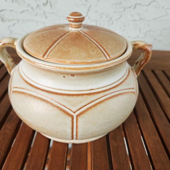 Vintage Canadian Pottery Stoneware Soup Tureen with Lid & Handles, 7" x 9" - Picture 4 of 11